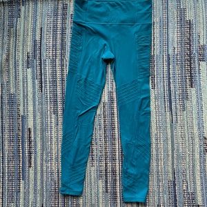 Athleta Green Full Length Leggings size Small 2 side pockets